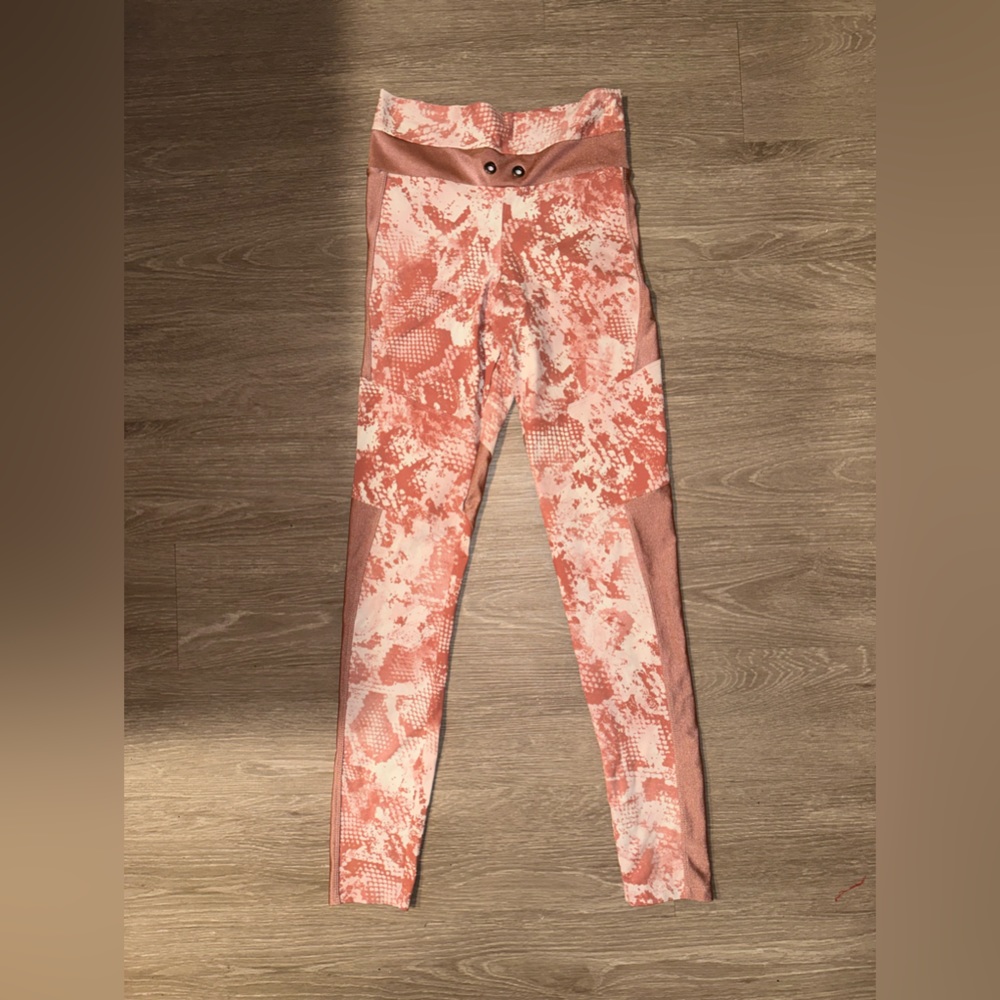 Let’s Gym Pink and Cream workout Leggings 🩷💛